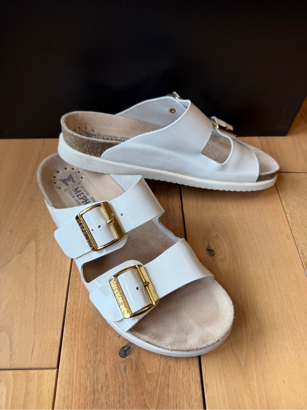 Mephisto Hester White Patent Leather Air-Relax Slide Sandals EU 40 Gold Buckles